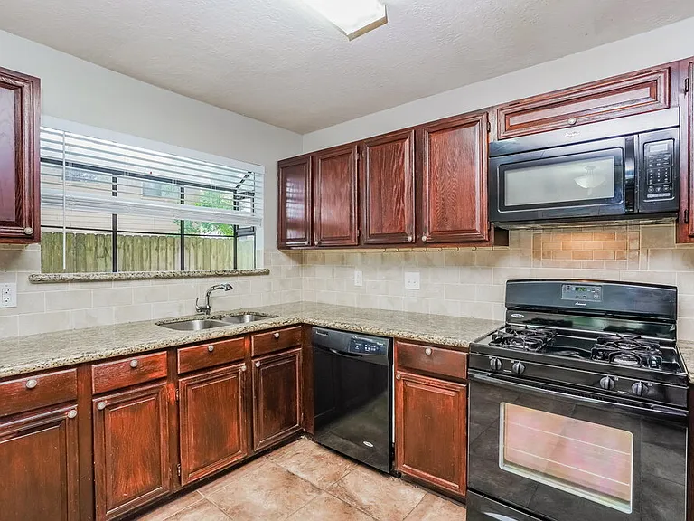 7715 Springville Dr — Photo 9