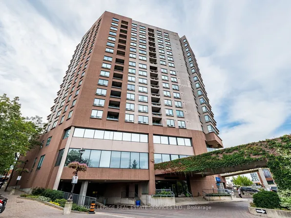 1 Belvedere Ct #Penthouse 7, Brampton, ON L6V 4M6
