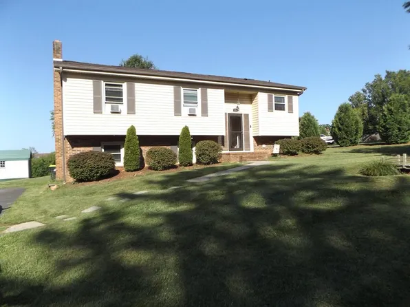 114 Wildcat Rd, Hillsville, VA 24343