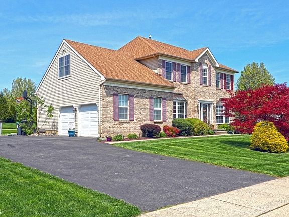 3rd image of 443 Hamilton Dr
