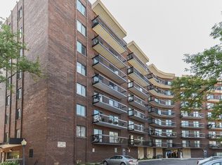 711 S Des Plaines River Rd #205, Des Plaines, IL 60017