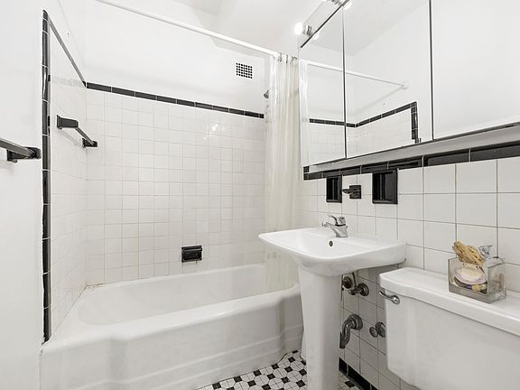 5th image of 405 E 63rd St APT 10B