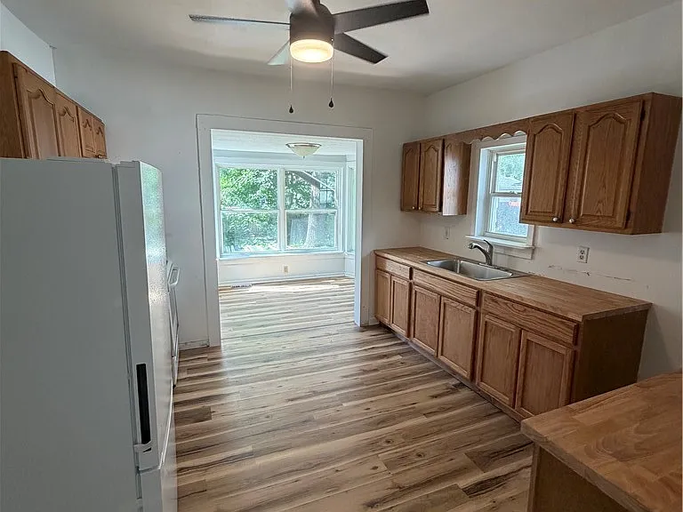 606 W Gray St — Photo 2