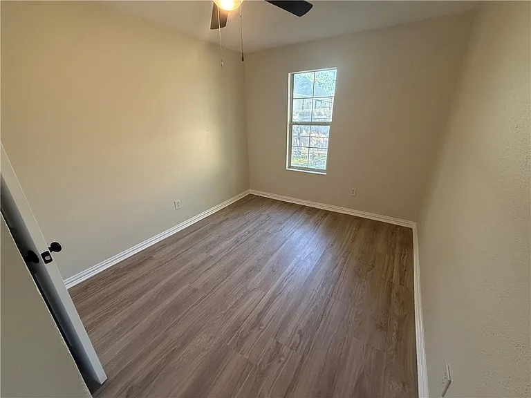 1613 Robeson St — Photo 14