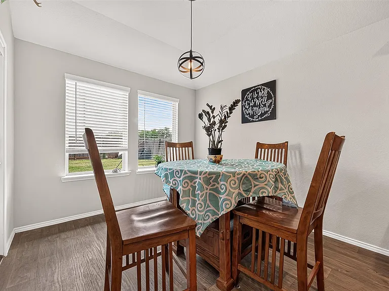 811 Petunia Falls Ln — Photo 18