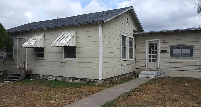 1st image of 722 S 11th St