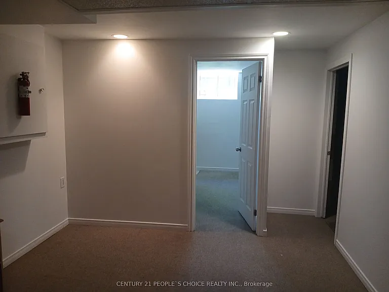 31 Moss Pl — Photo 12