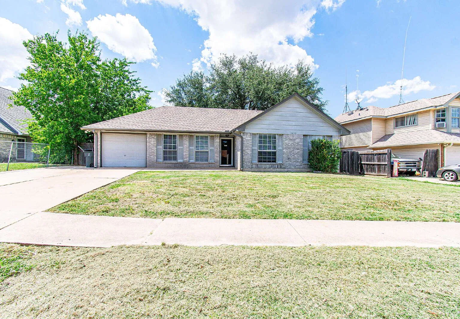 3 bed, 2.0 bath, 1050 sqft, $1,200 — Photo 1
