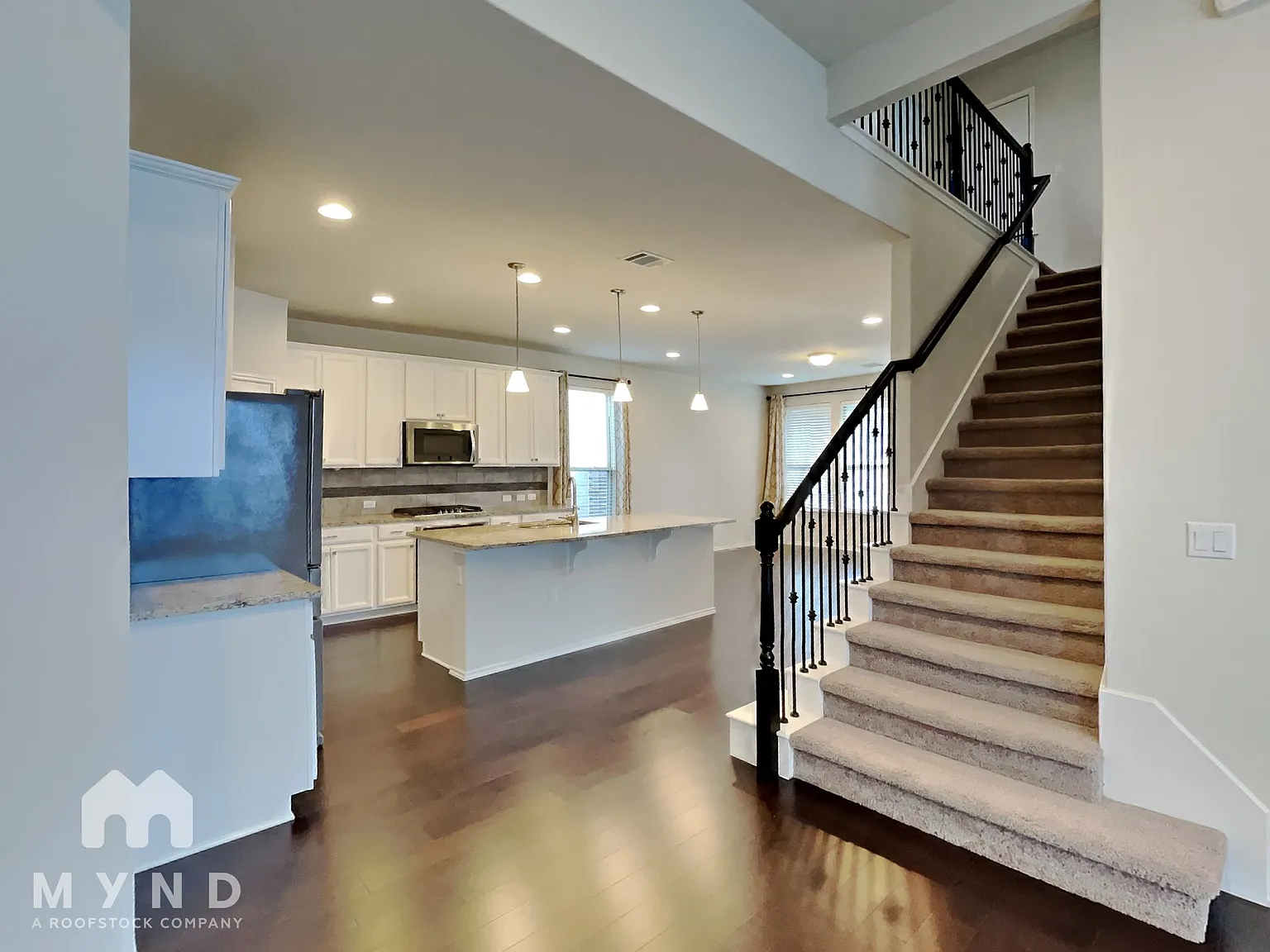 3 bed, 2.5 bath, 1896 sqft, $2,469 — Photo 3