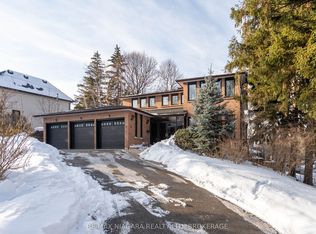 18 Mountbatten Rd, Toronto, ON M9P 1Z2