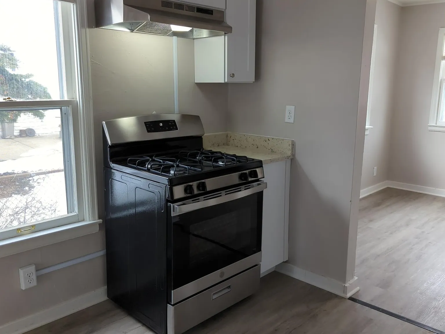 3 bed, 1.0 bath, 1110 sqft, $1,495 — Photo 4