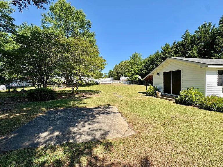 102 N Clarendon Dr — Photo 40