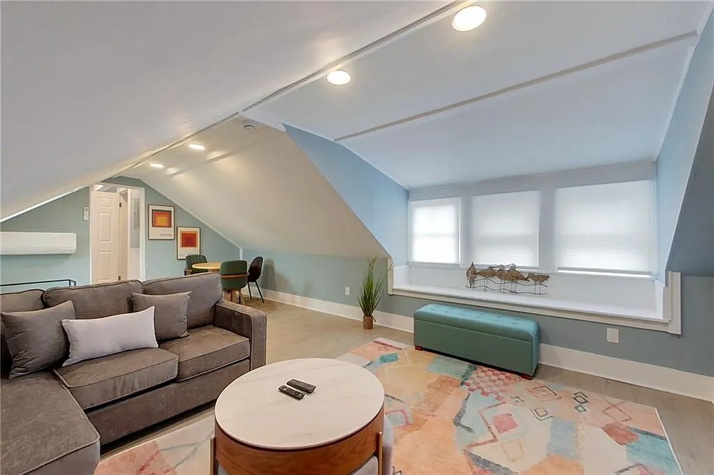 2 bed, 1.0 bath, 700 sqft, $2,600 — Photo 3
