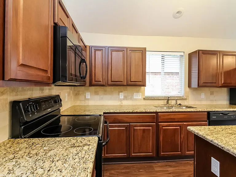 2809 Berry Hl — Photo 7