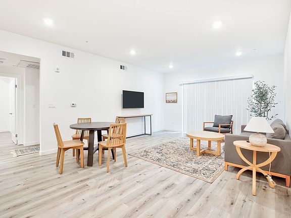 4th image of 14748 Victory Blvd #102
