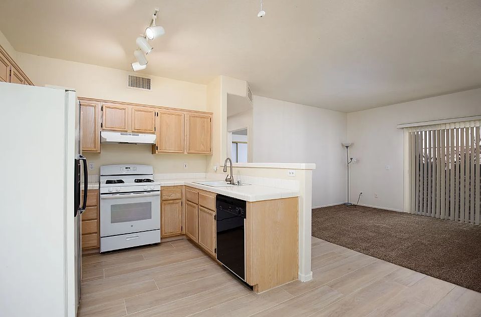 1st image of 2110 N Los Feliz St #1034