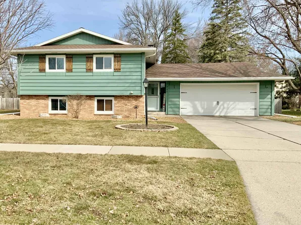 795 Meadowbrook Ln, Fond Du Lac, WI 54935