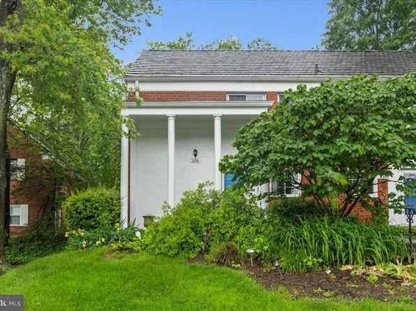 3128 Martha Custis Dr, Alexandria, VA 22302