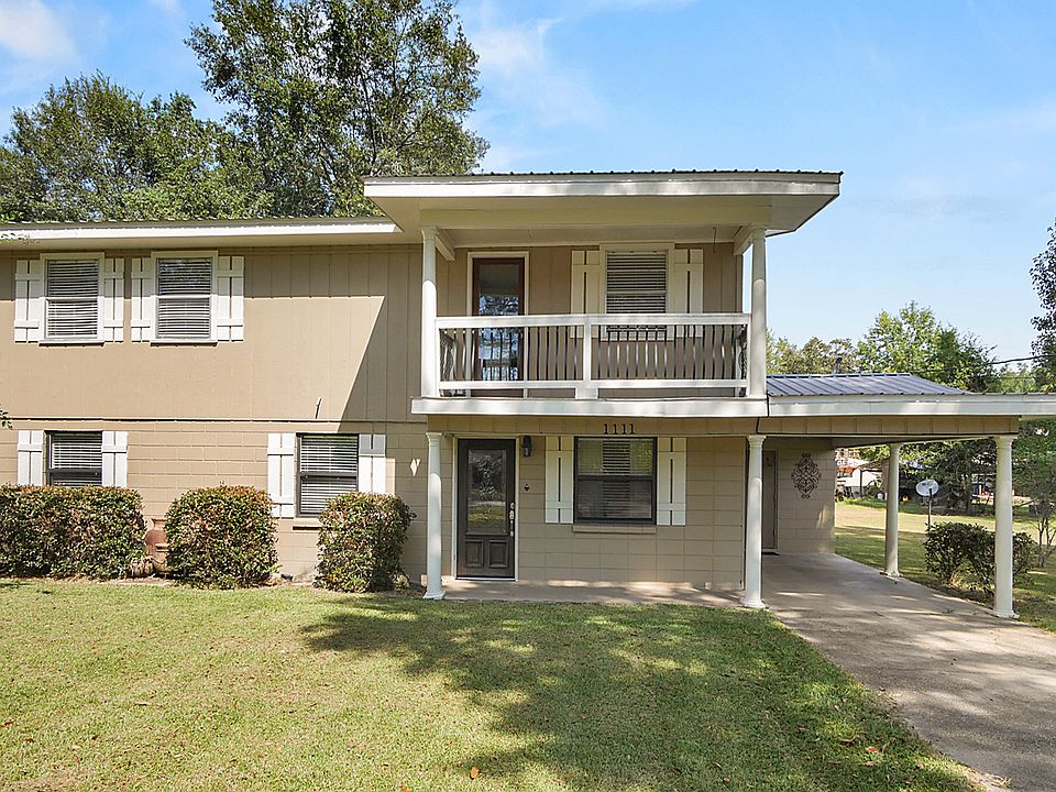 1st image of 1111 Oakwood Dr