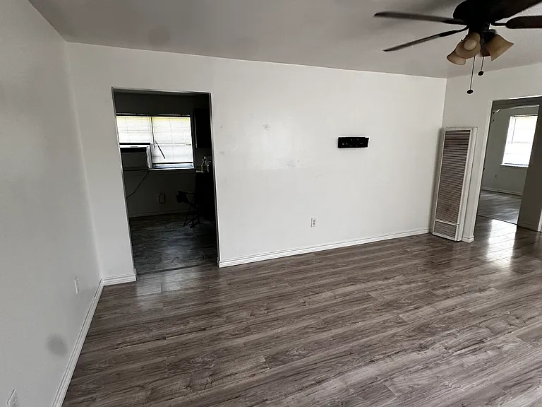 802 NW 4th St — Photo 4