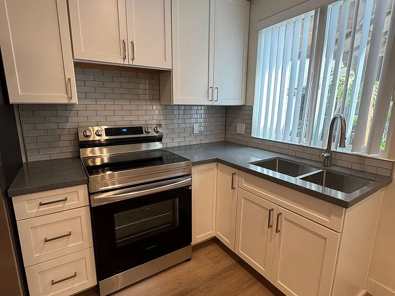 Tustin Palms Apartment Homes — Photo 33