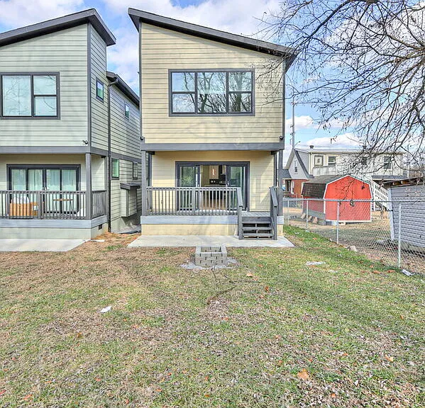 402B E Trinity Ln — Photo 26