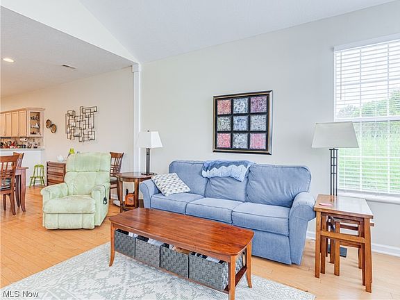 4th image of 611 Crossings Cir