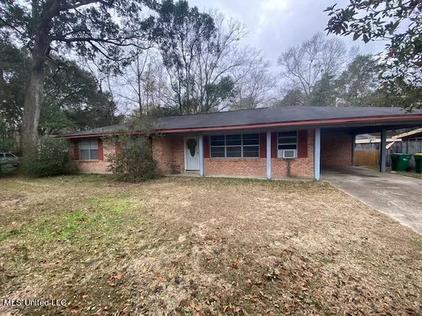 9905 Foxshire Dr, Moss Point, MS 39562