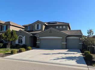 174 Emperor Way, Dinuba, CA 93618