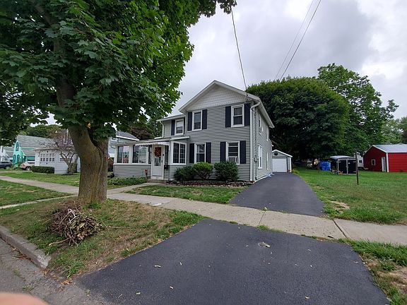 2nd image of 305 9th St