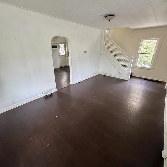 1725 Midland Ave — Photo 3