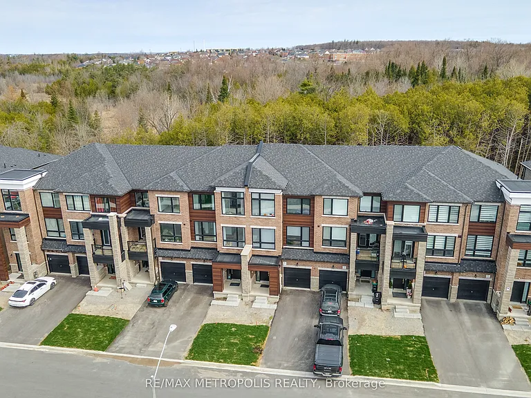 132 Blue Forest Cres — Photo 3