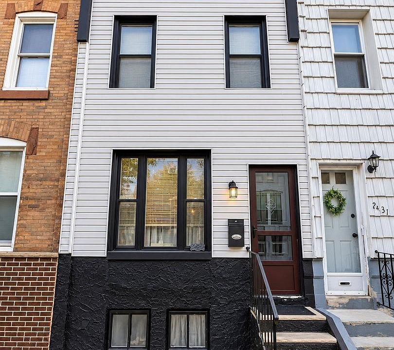 1st image of 2429 S Alder St