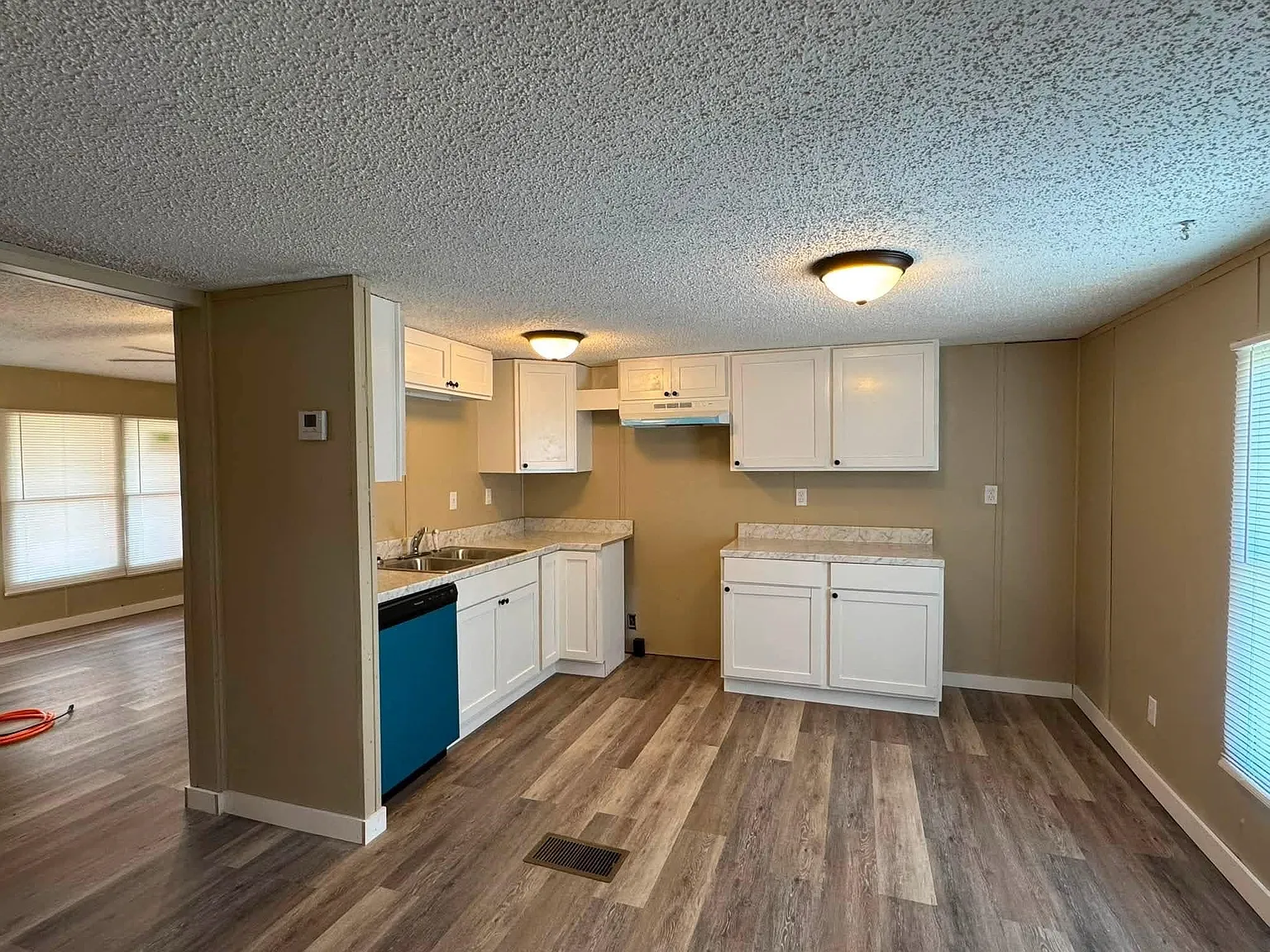 3 bed, 2.0 bath, 1120 sqft, $1,200 — Photo 3