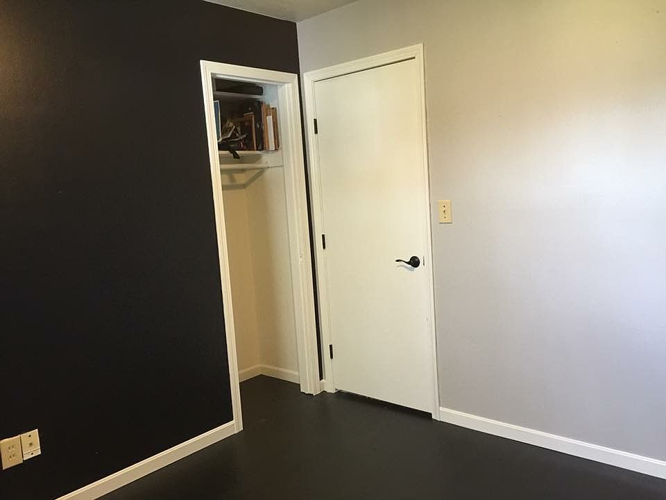 1st image of 810 East Dr