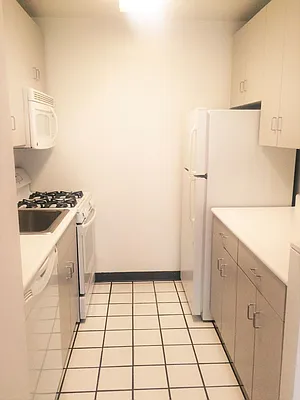 Rented by Perlbinder Realty | media 18