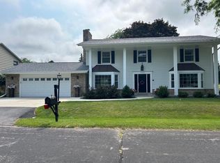 2 Shorewood Ct, Racine, WI 53402