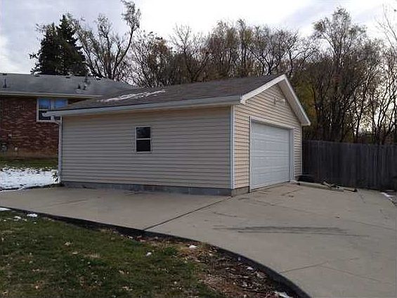 2nd image of 2811 SE 5th St