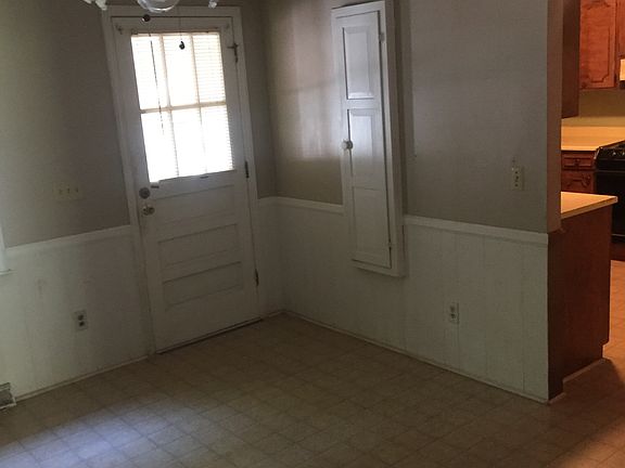 3rd image of 8 Trent Dr