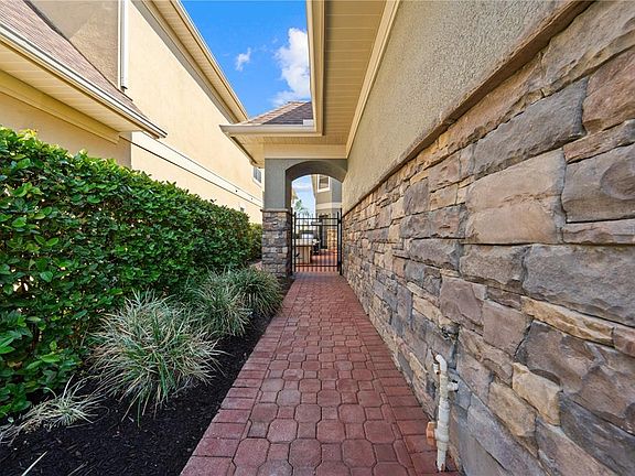 3rd image of 785 GOLDEN BEAR DRIVE