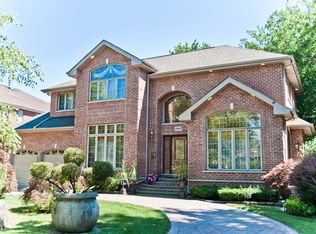 2367 S De Cook Ct, Park Ridge, IL 60068