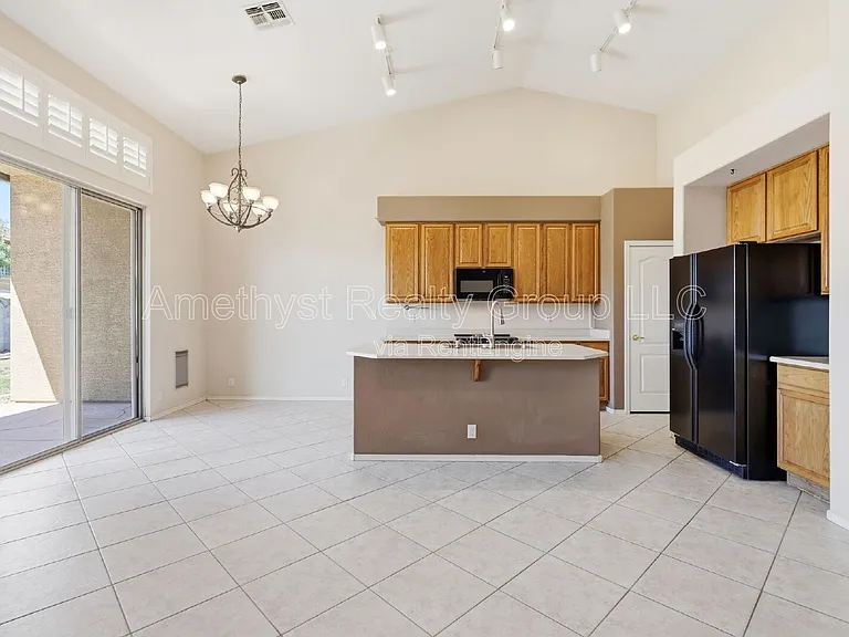 7017 W Greenbriar Dr — Photo 8