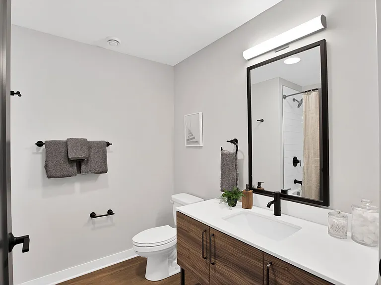 401 1st Ave NE — Photo 35