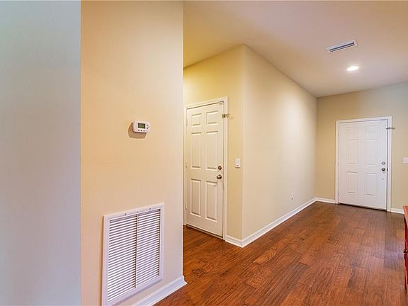 3rd image of 3107 Winglewood Cir