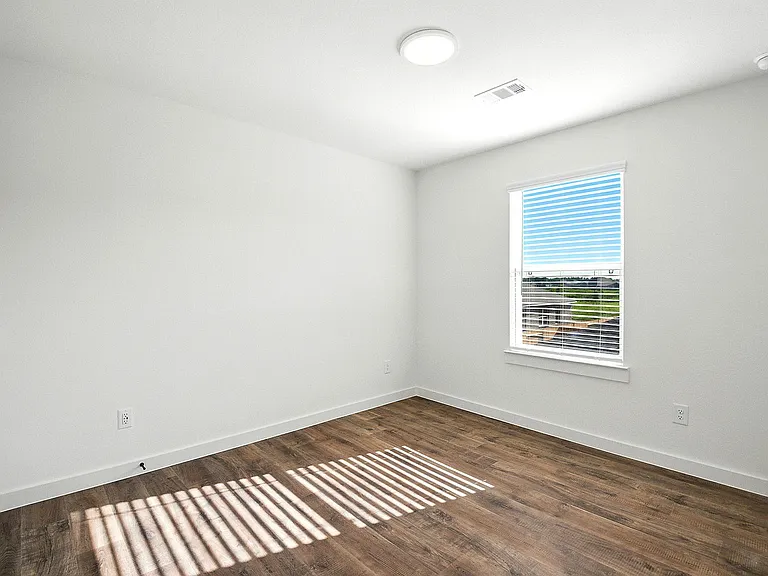 4A | 4 Bed / 2.5 Bath - Guest Bedroom