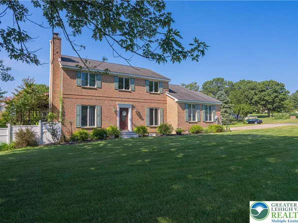 2122 Daniel St, Coplay, PA 18037