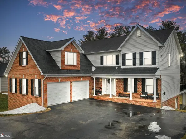 10745 Hershey Dr, Williamsport, MD 21795