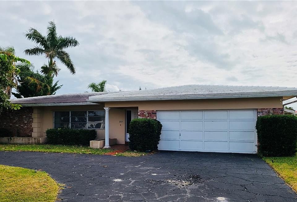 2nd image of 2820 NE 56th Ct