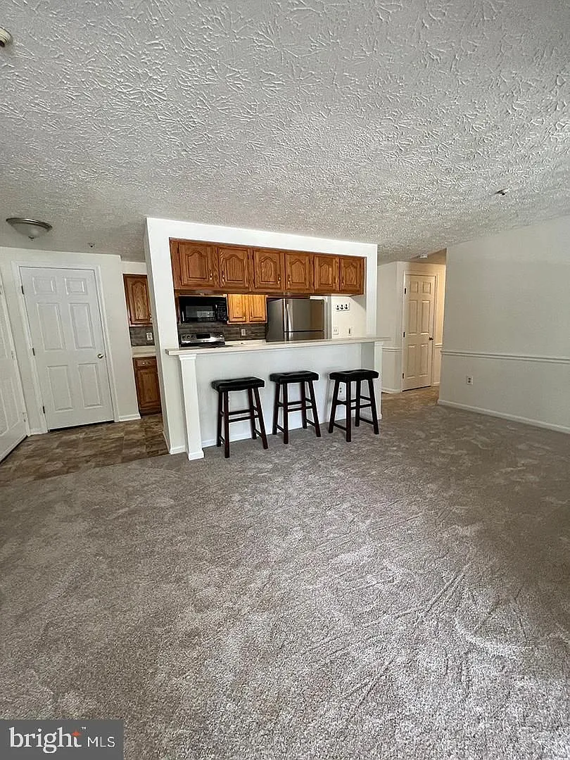 2 bed, 1.0 bath, 947 sqft, $2,050 — Photo 4