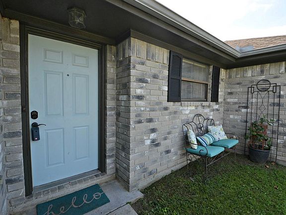2nd image of 2337 Patricia Ln